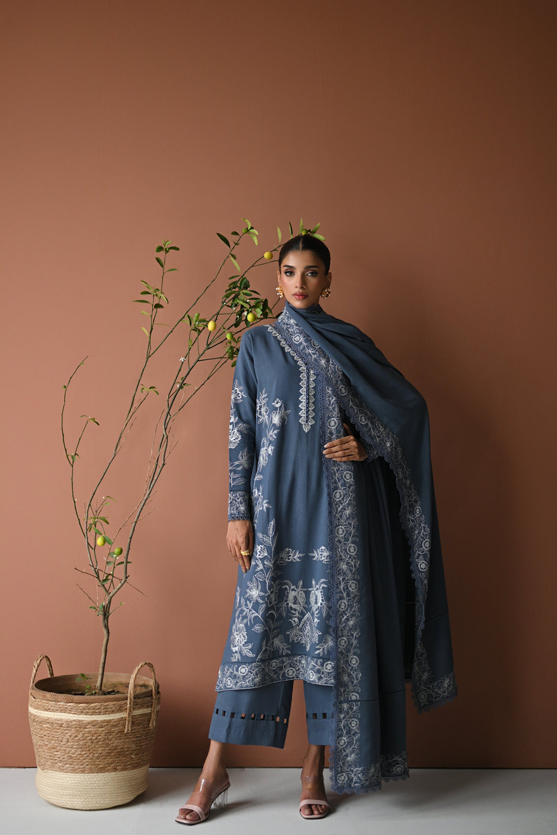 GREY LUXURY EMBROIDERED KARANDI SET (NEL-24630)