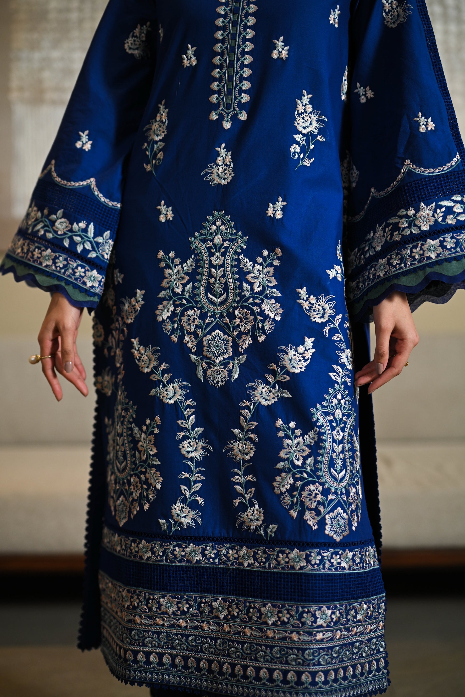ZAHRA 2: FRESH SAPPHIRE LUXURY LAWN EMBROIDERED SET (NEL-25605) STITCHED SIZE MEDIUM / READY TO SHIP