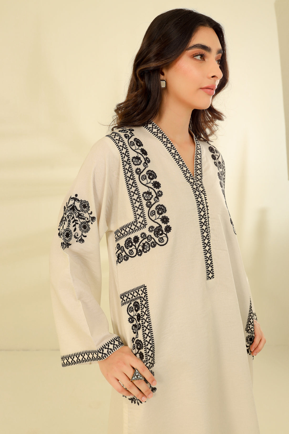 PEARL EMBROIDERED TWO PIECE SET (NPA2-23310)