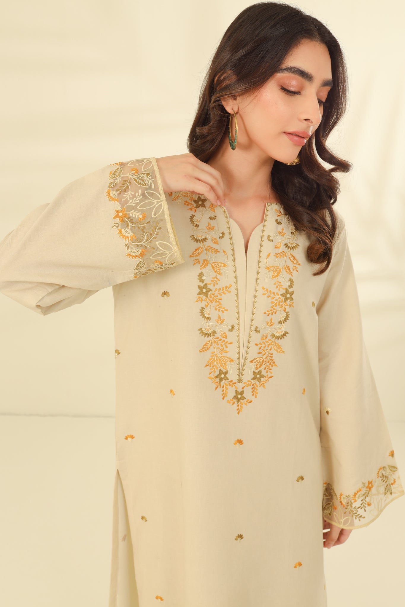 20% OFF IVORY BEIGE EMBROIDERED TWO PIECE SET  (NPA2-23308)